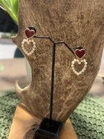 Suesse Herz Ohrringe mit Perlen-Details