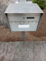 Briefkasten mit Standbein sowie Diebschutz