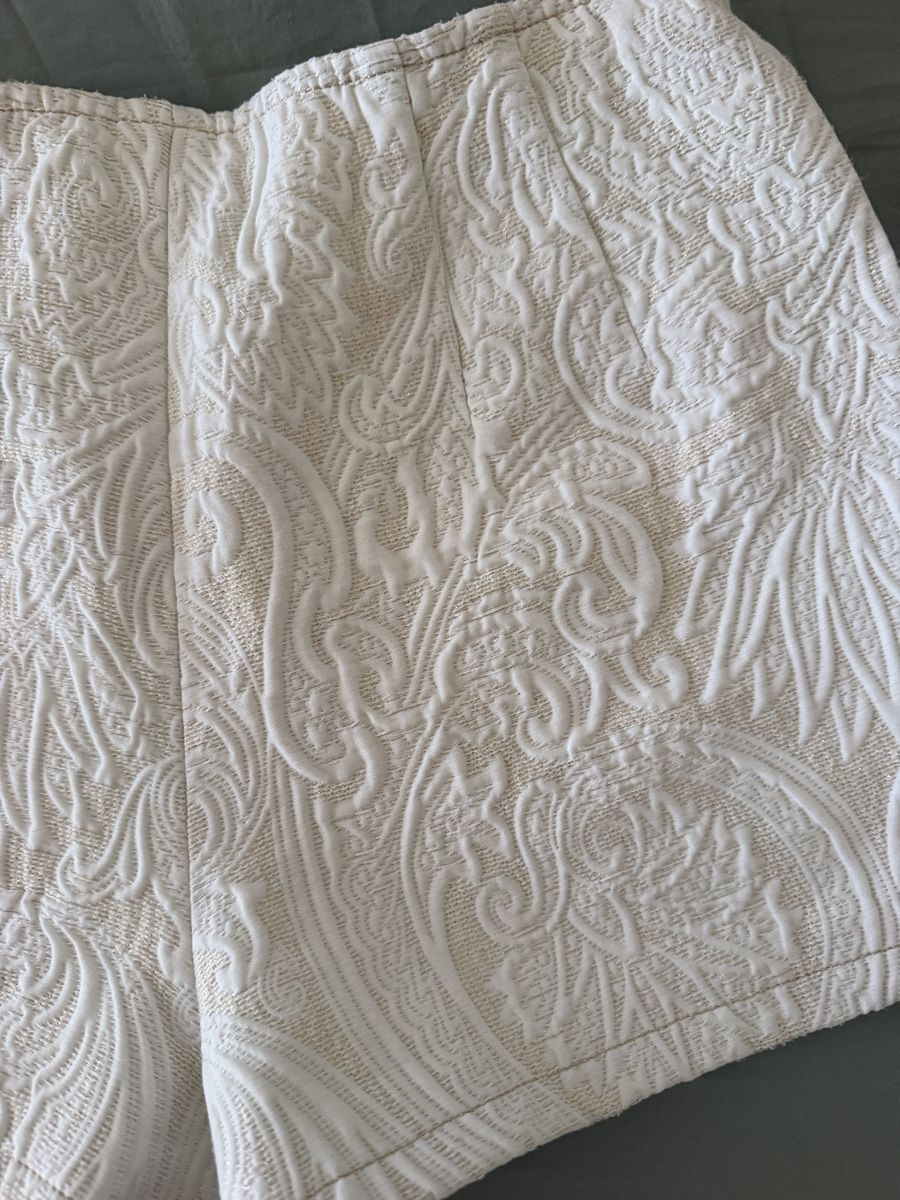 Versace Hosen:  Versace Jeans Couture White Shorts – Gebraucht aus Horgen von Elizhadz 2