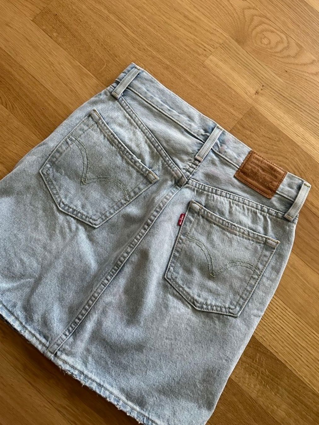 Levi's Gonne: Levi‘s Jeansrock w25 – Nuovo (secondo la descrizione) da Gondiswil venduto da shaenu 1