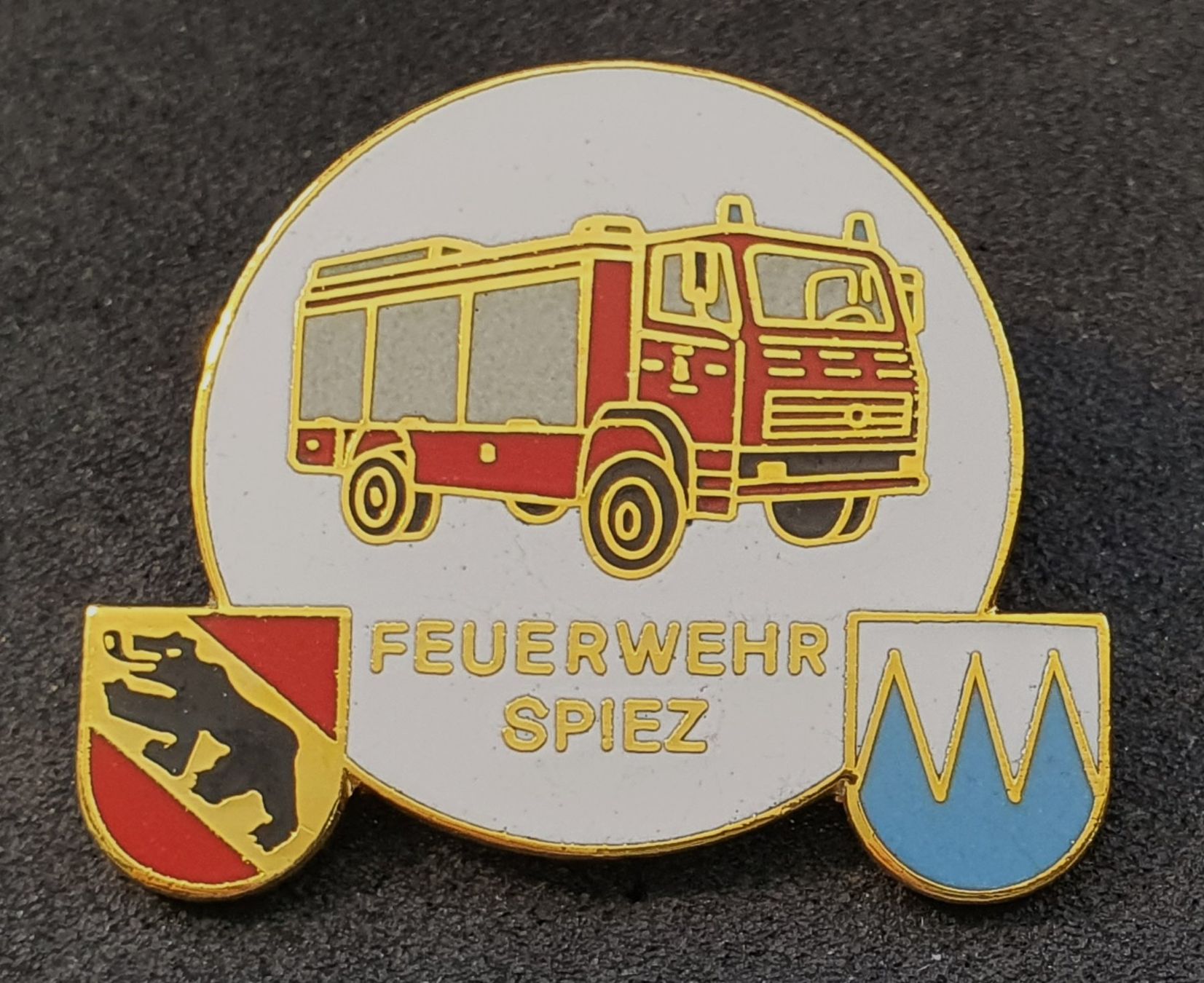 Plaketten & Abzeichen: CC558 - Pin Feuerwehr SPIEZ Bern – Gebraucht aus Reinach BL von Boston-Verkauf