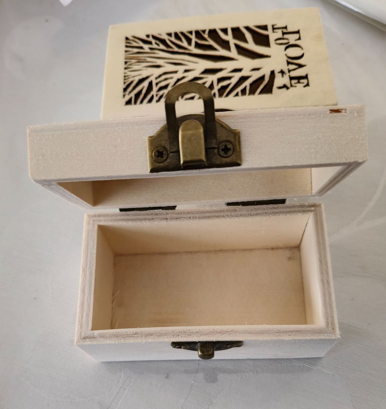 Articoli in legno: Holzschatullen mit detaillierten Laser – Nuovo (secondo la descrizione) da Urtenen-Schönbühl venduto da sep_k9jk 1