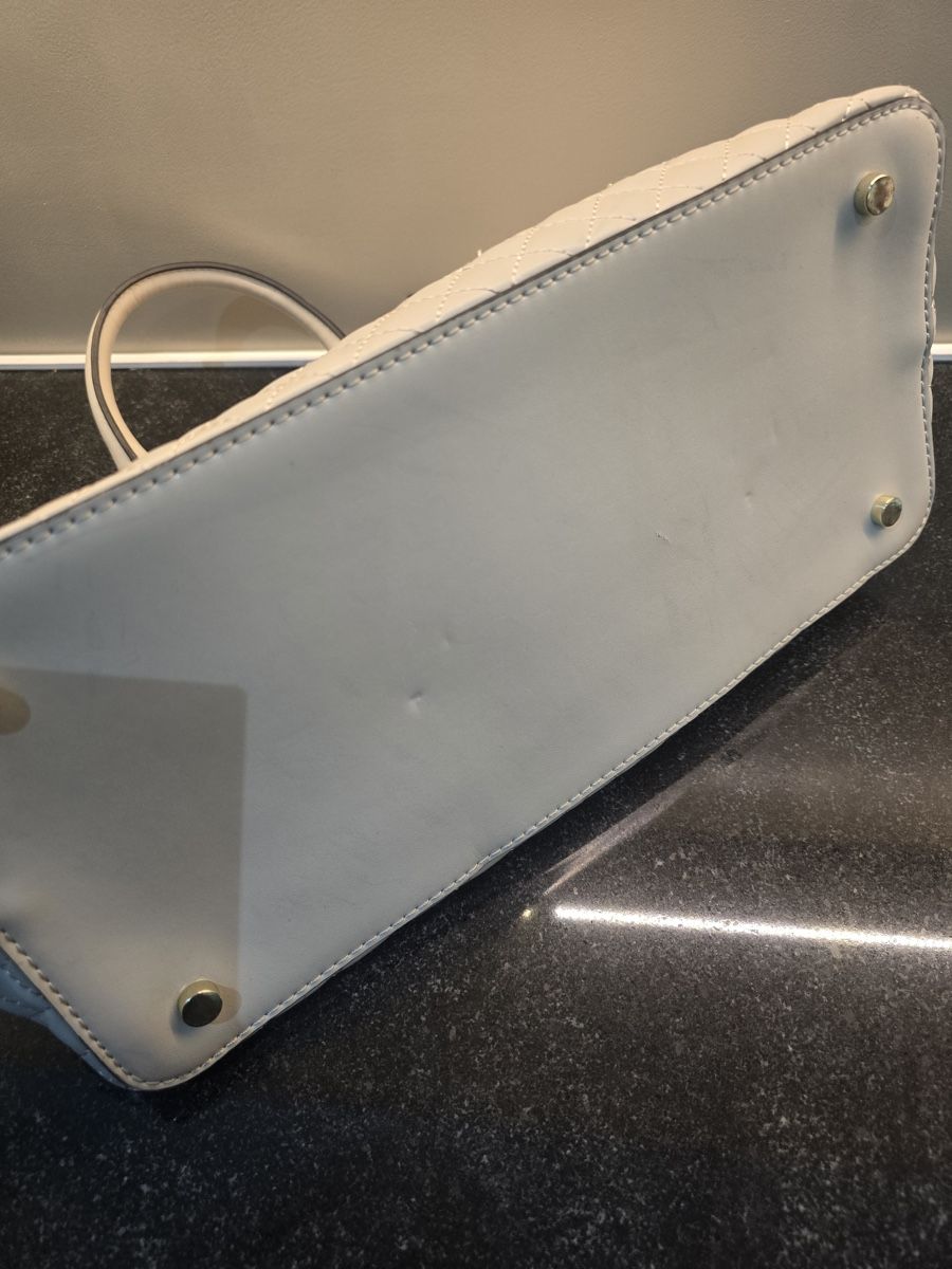 Guess Borse da donna: Guess Handtasche Beige - wie neu – Nuovo (secondo la descrizione) da Hägglingen venduto da Raff_Ella 4