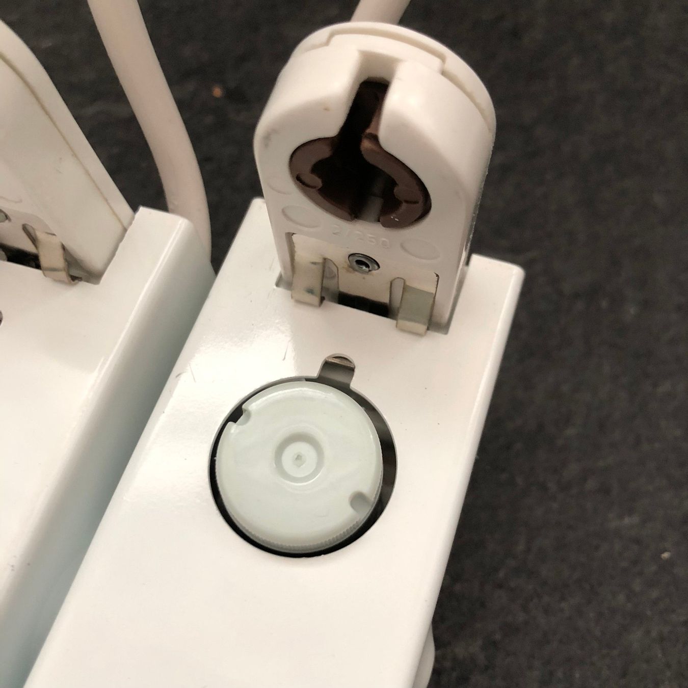 Lampade: FL-Armatur 2x15W Tandem – Usato da Hinterkappelen venduto da atomschnee 3
