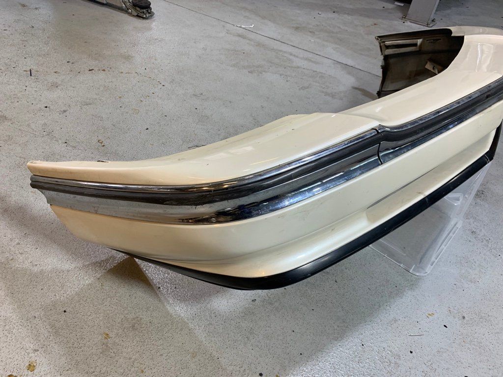 Cadillac Tutti pezzi di ricambio auto: Stossstange Cadillac Deville 94-96 vorne – Usato da Stetten AG venduto da klappag 2