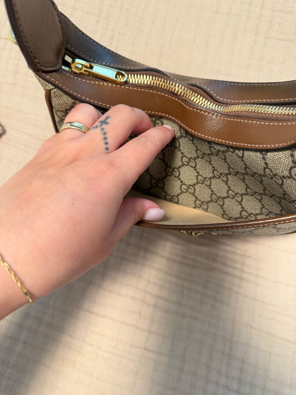 Gucci Borse da donna: Gucci GG half-moon-shaped mini bag – Nuovo (secondo la descrizione) da Bülach venduto da ale_2zhc 7