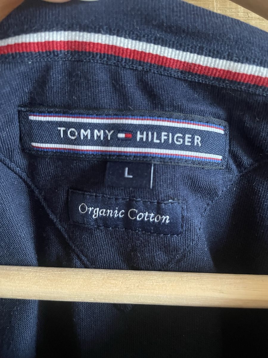 Tommy Hilfiger T-shirt: T-shirt Tommy Hilfiger – Usato da Pully venduto da mel_555m 1