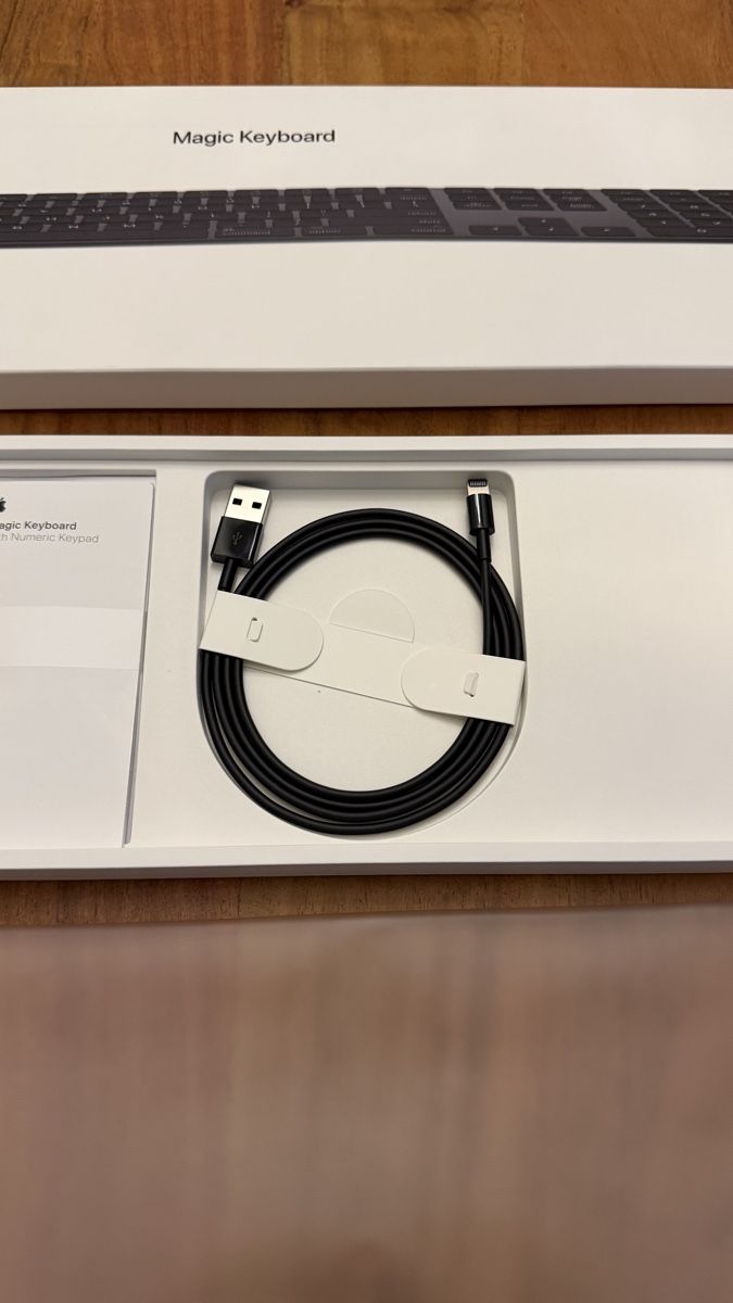 Apple Claviers: Apple Magic Keyboard / Tastatur, OVP komplett! – D'occasion à Domat/ Ems par saren92 3