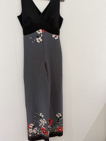 Akè Italy Jumpsuit Overall Gr. S Schwarz Grau Blumen
