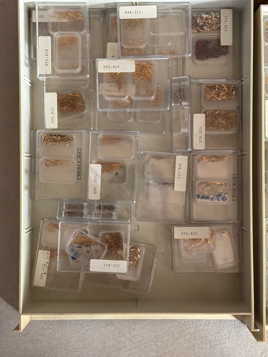 Montres: Lot Uhrenteile, Gläser etc. – Neuf (Voir description) à Rüti b. Büren par CenicAG 1