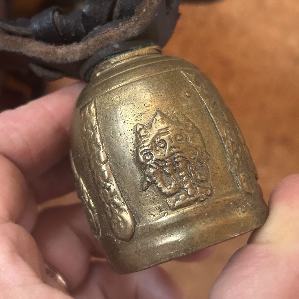 Campanacci mucche: 9 stk Glocken mit Lederriemen ( geisse oder schafe) – Usato da Laufen venduto da belleskulptur 8