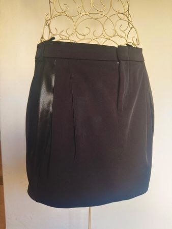Gucci Black Mini Skirt, size 36-38 Made in Italy 🇮🇹