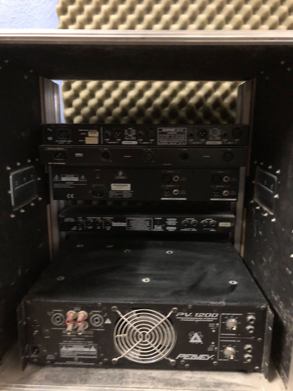 Autres accessoires: Rack mit Endstufe und Prozessoren im Koffer – D'occasion à Laupersdorf par TaBeK1974 1
