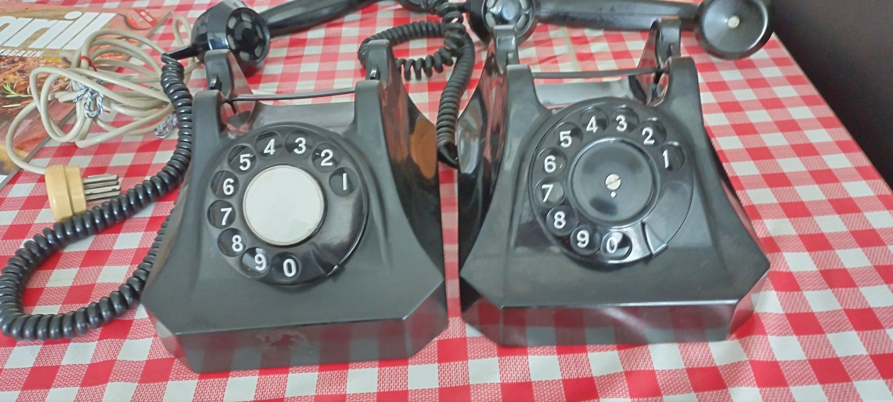 Telefone: 2x Tischtelefone – Gebraucht aus Liestal von waeckerli 1