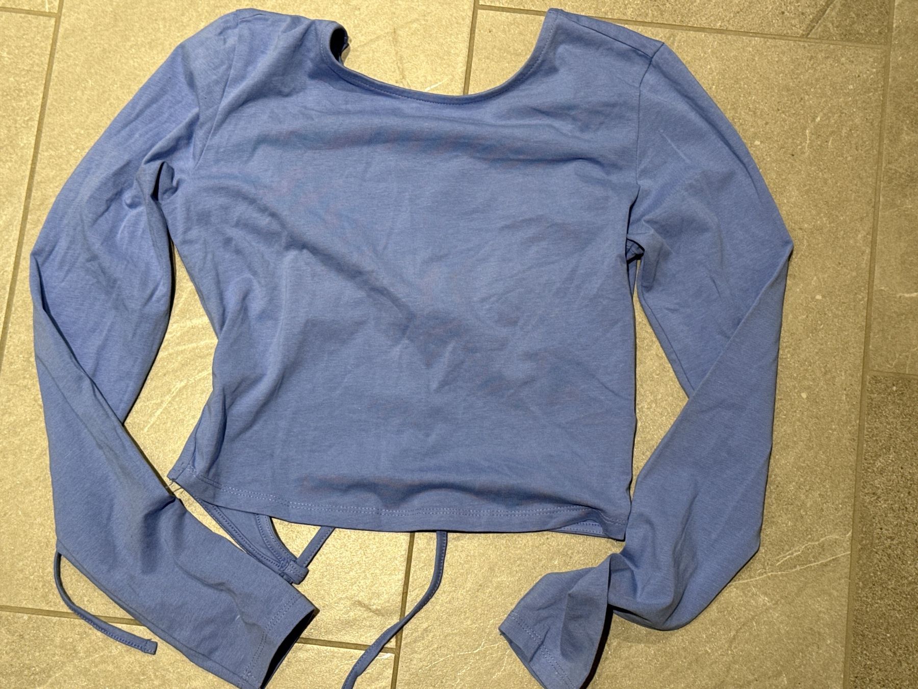 Maglioni & Felpe: TALLY WEIJL Rücken- Bauchfreier Pulli / Top, NEU – Nuovo (secondo la descrizione) da Amriswil venduto da used2use 1