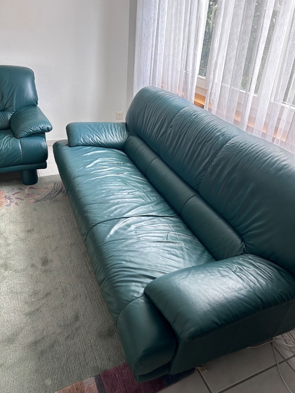 Divani: 2 Ledersofas dunkelgrün, Sitzgarnitur, 2er und 3er Sofas – Usato da Solothurn venduto da dbmd333 2