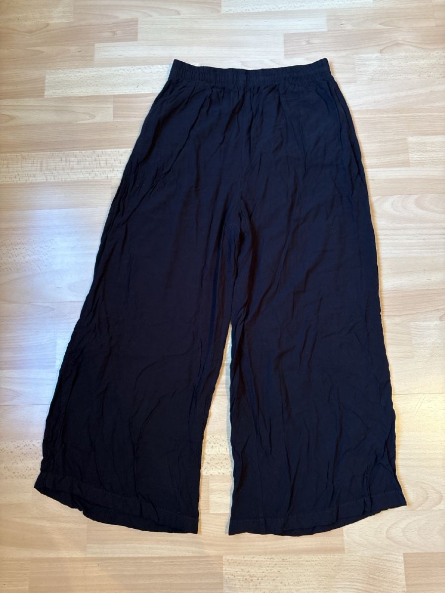 Pantalons: Stoffhose schwarz Grösse S – D'occasion à Turbenthal par Isa_Enzo