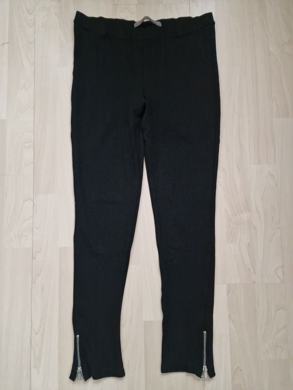Zara Pantaloni: Damen Hose Zara Gr. M Schwarz – Usato da Hallau venduto da CHACLA