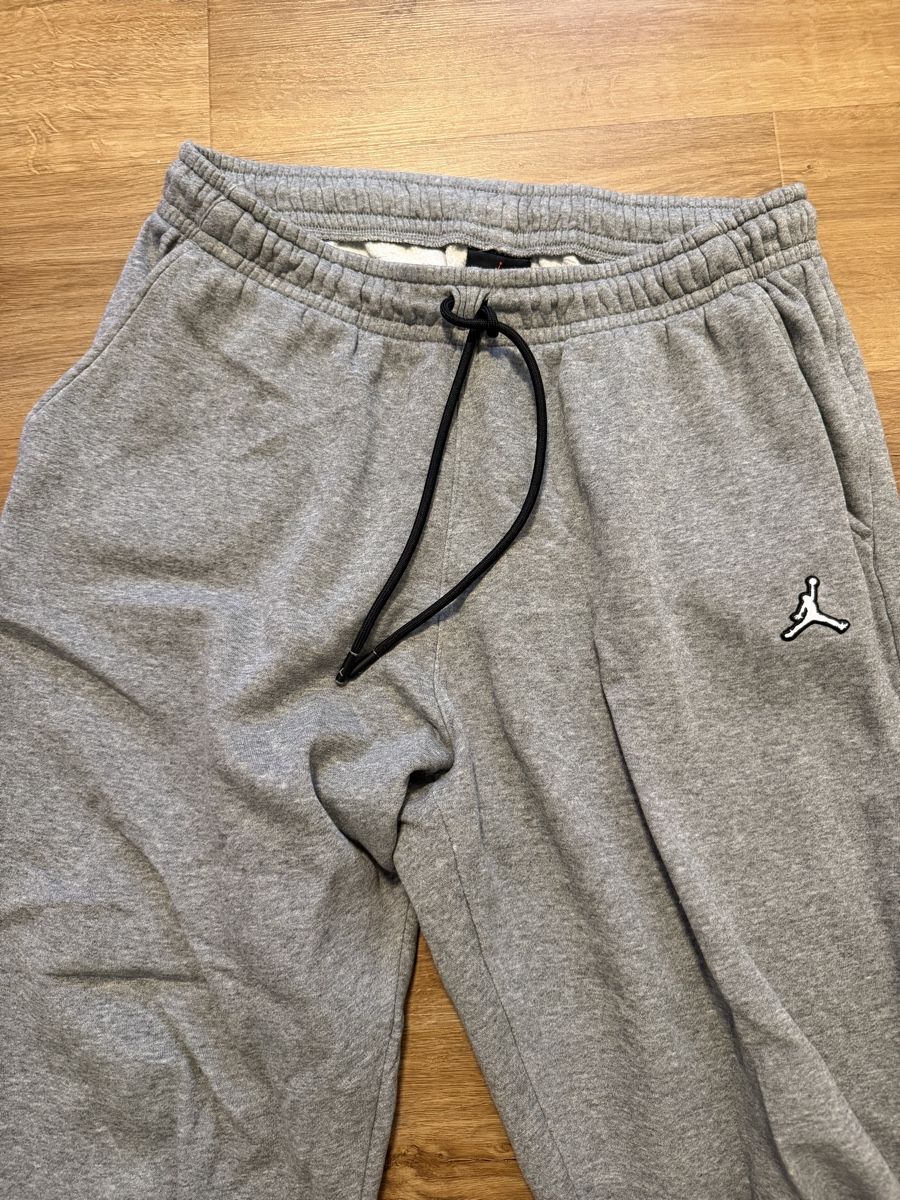Jordan Pantaloni: Jordan Jogginghose grau Grösse L – Usato da Bassersdorf venduto da Sandy456 1