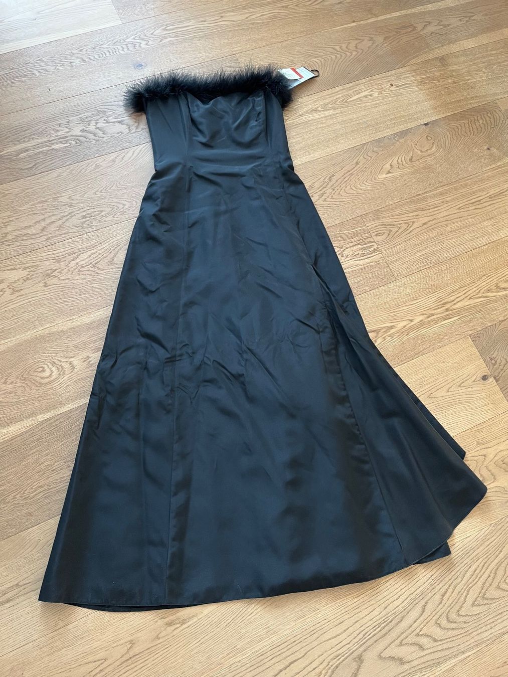 C&A Vestiti: Abendkleid von Your 6th Sense – Nuovo (secondo la descrizione) da Cham venduto da Moebelloswerder