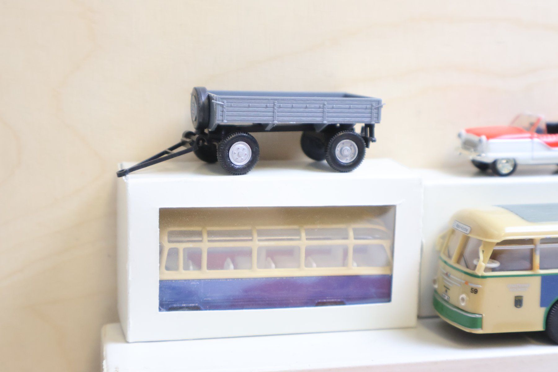Modelleisenbahnen: 17 x Modellauto/Busse H0 1:87 – Gebraucht aus Winterthur von Monstera 4