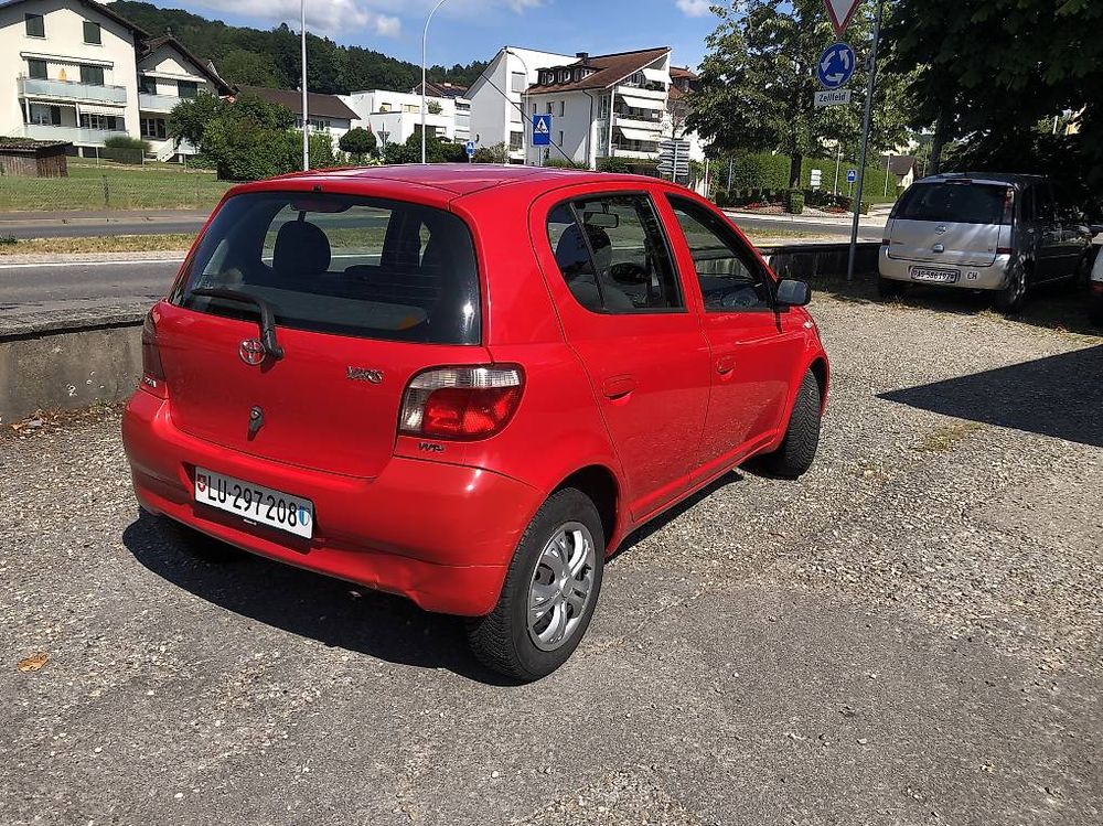 Automobili: Toyota Yaris 1.3 – Usato da Luzern venduto da leoineichen 2