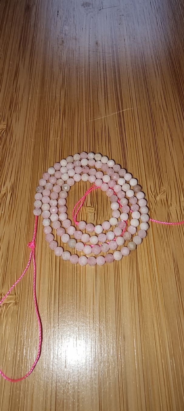 Minerali & Pietre curative: Opal rosa 3mm. facettiert Strang RAR – Nuovo e nell'imballaggio originale da Menziken venduto da Mirager 1