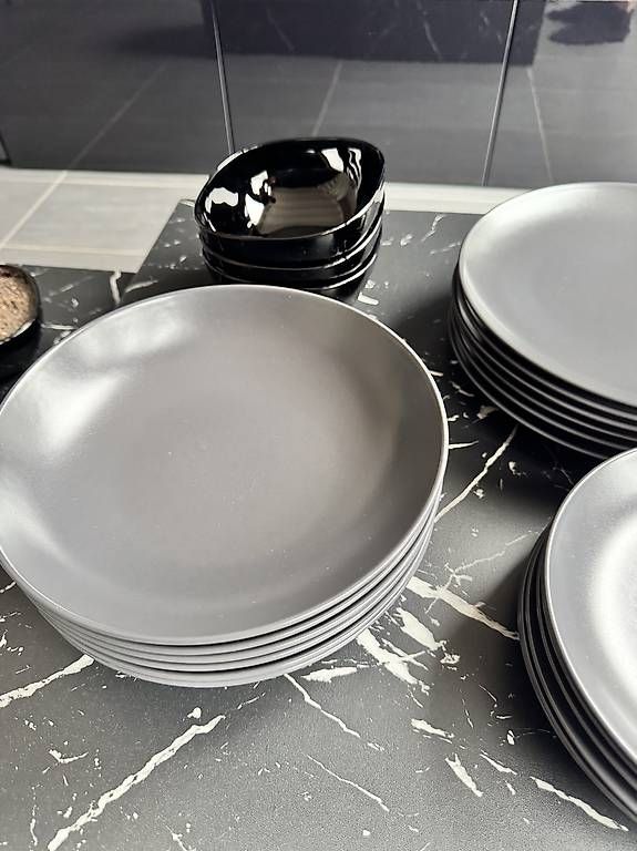 Assiettes: Lot de 18 assiettes  – D'occasion à Monthey par and_c5w8 1