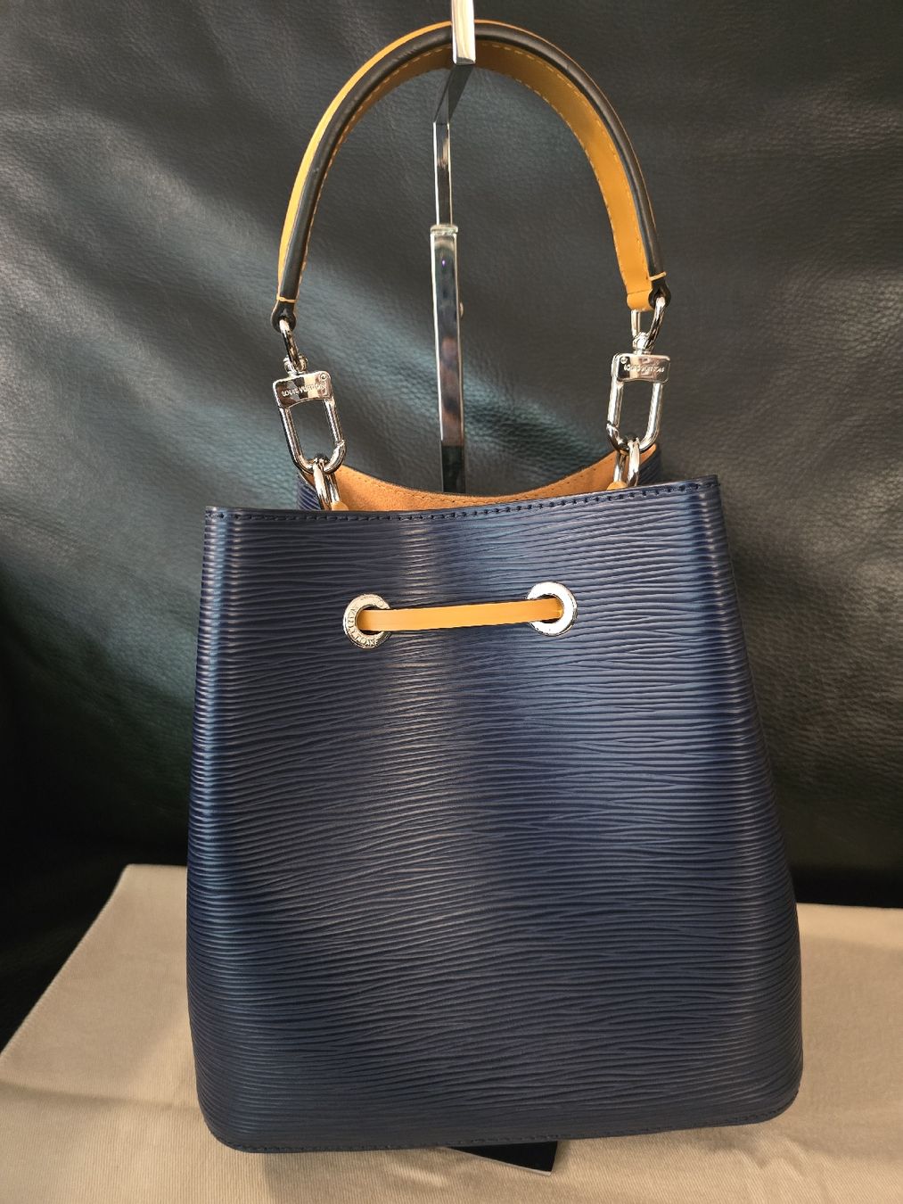 Louis Vuitton Borse da donna: Louis Vuitton NéoNoé BB Epi – Nuovo (secondo la descrizione) da Gattikon venduto da lavric_d 2