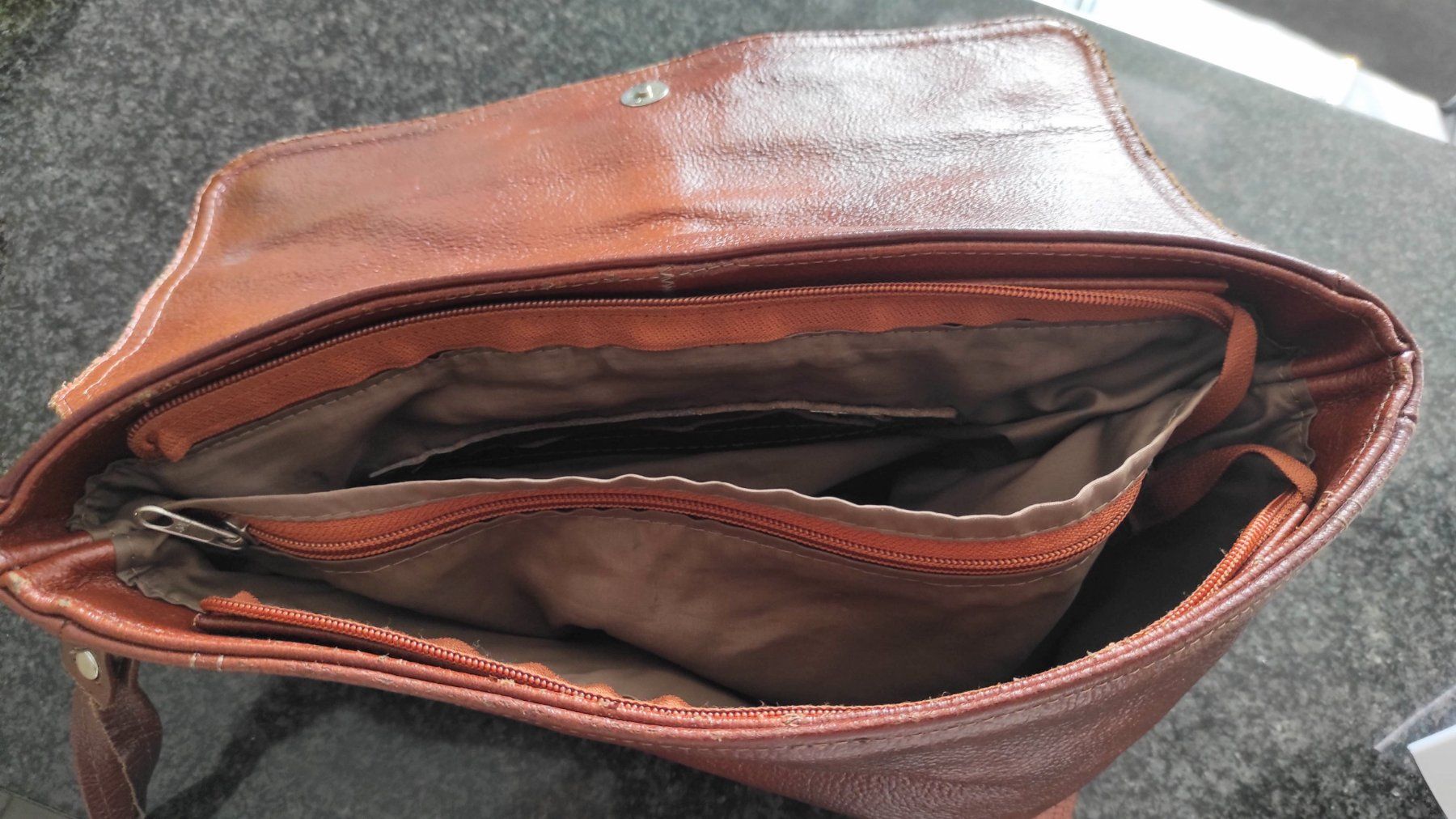 Taschen für Damen: Lederhandtasche – Gebraucht aus Gersau von irenja 2