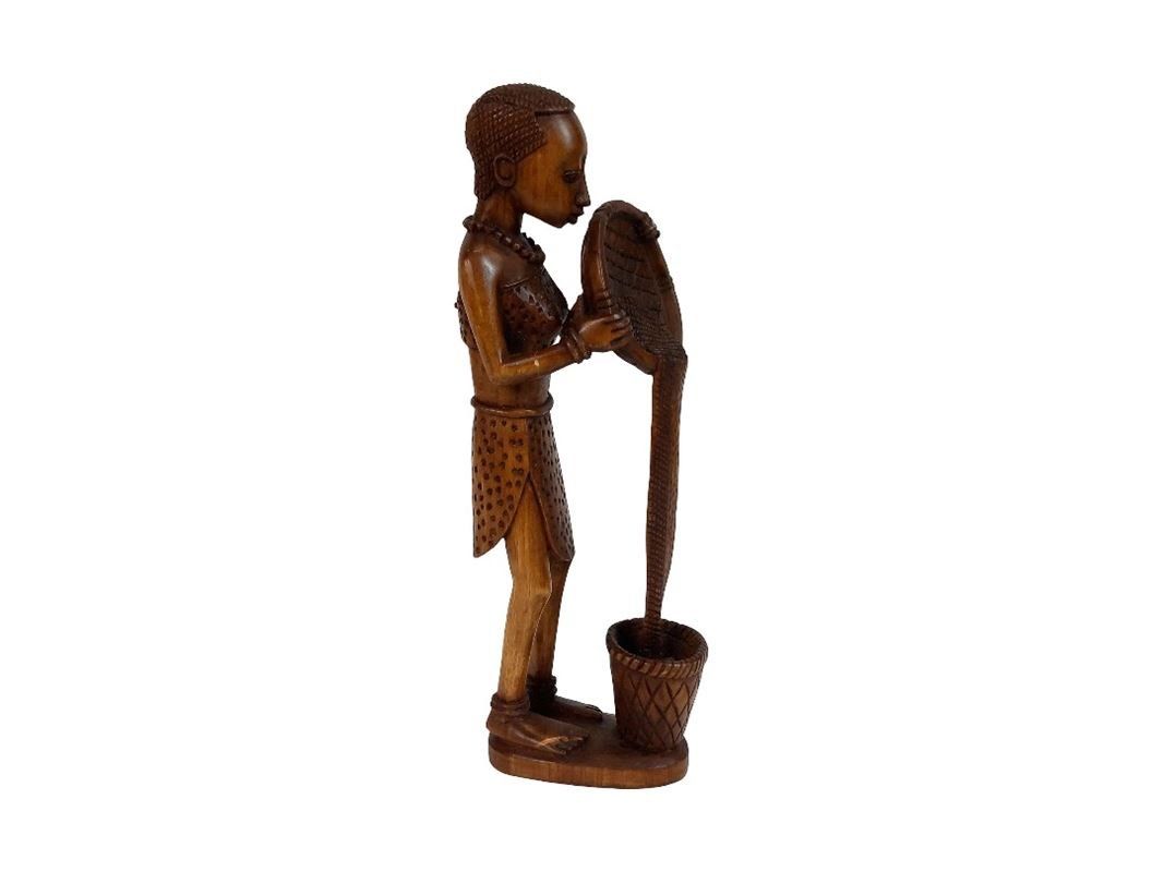 Skulpturen & Statuen: Bäuerin beim Sieben von Getreide – Gebraucht aus Hünenberg von Restwert_Zug 1