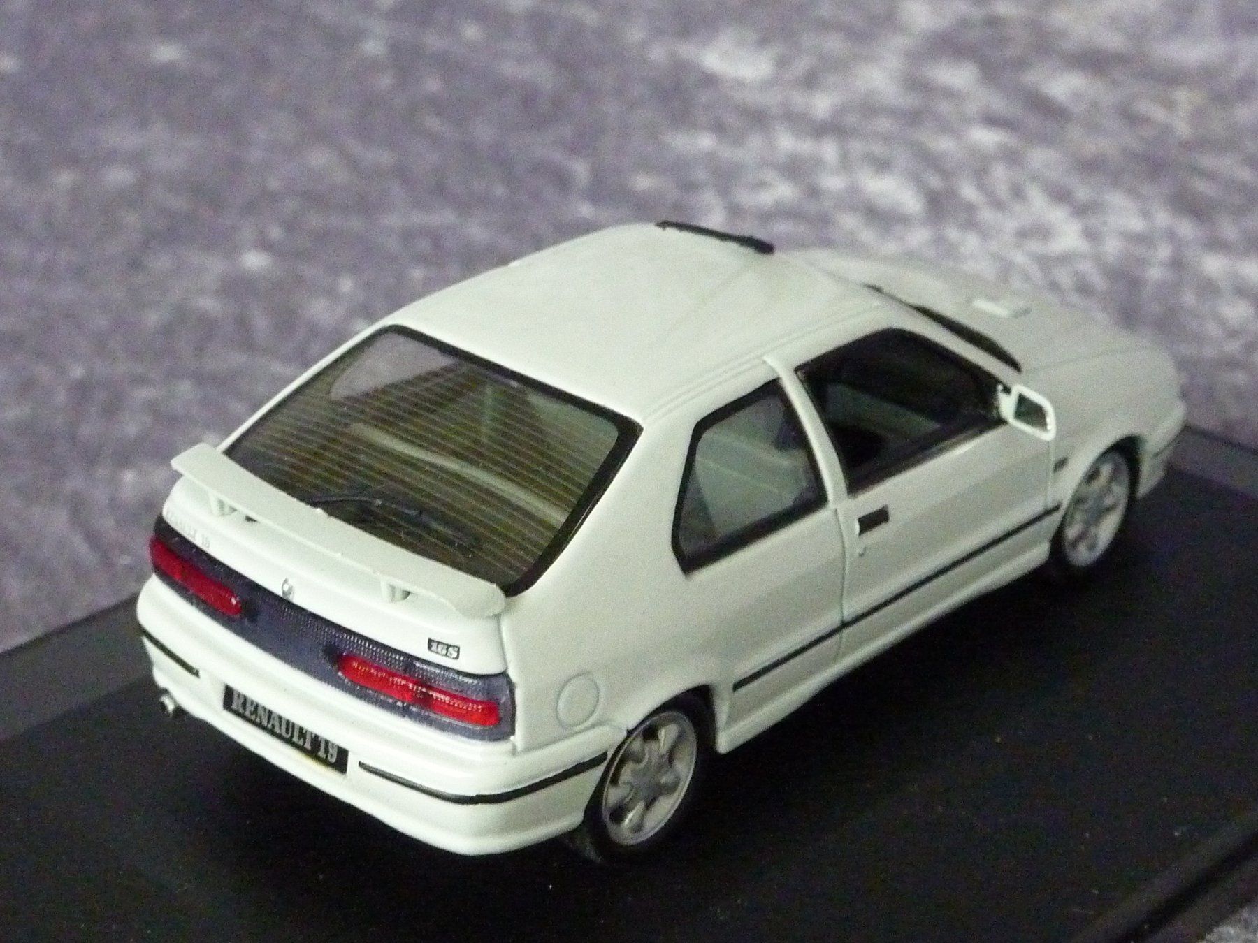 Renault Modellautos: Renault 19 16S  1:43 – Neu und originalverpackt aus Dürrenäsch von  4