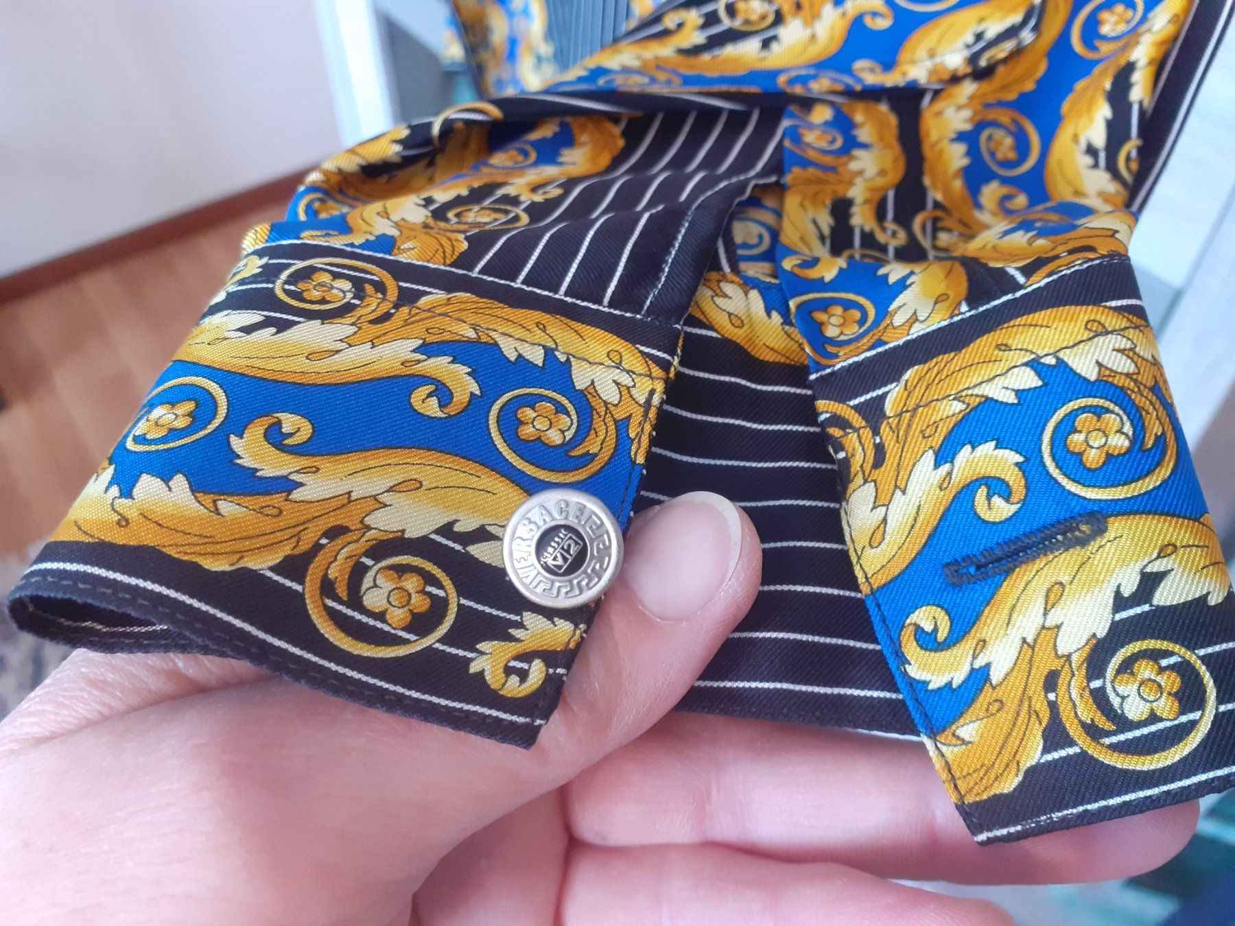Versace Camicie: VERSACE Seidenhemd Classic V2, Vintage, Grösse M – Usato da Wangen an der Aare venduto da barzois 8