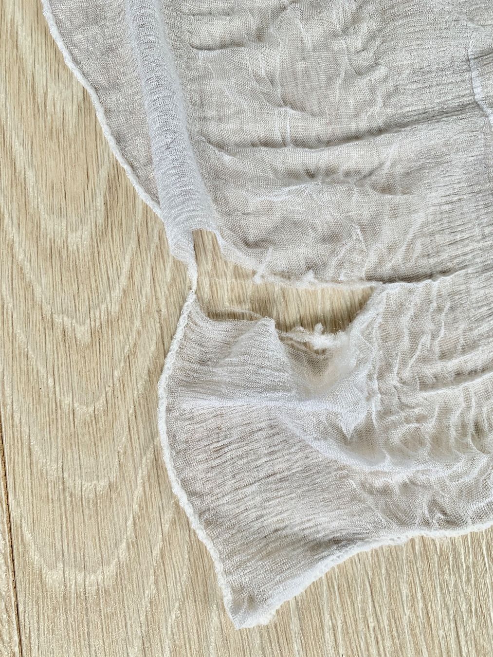 Foulard & Sciarpe: 3 Sommer Schals: Leoprint, Weiss, Grau – Usato da Schwanden GL venduto da Cicala 7
