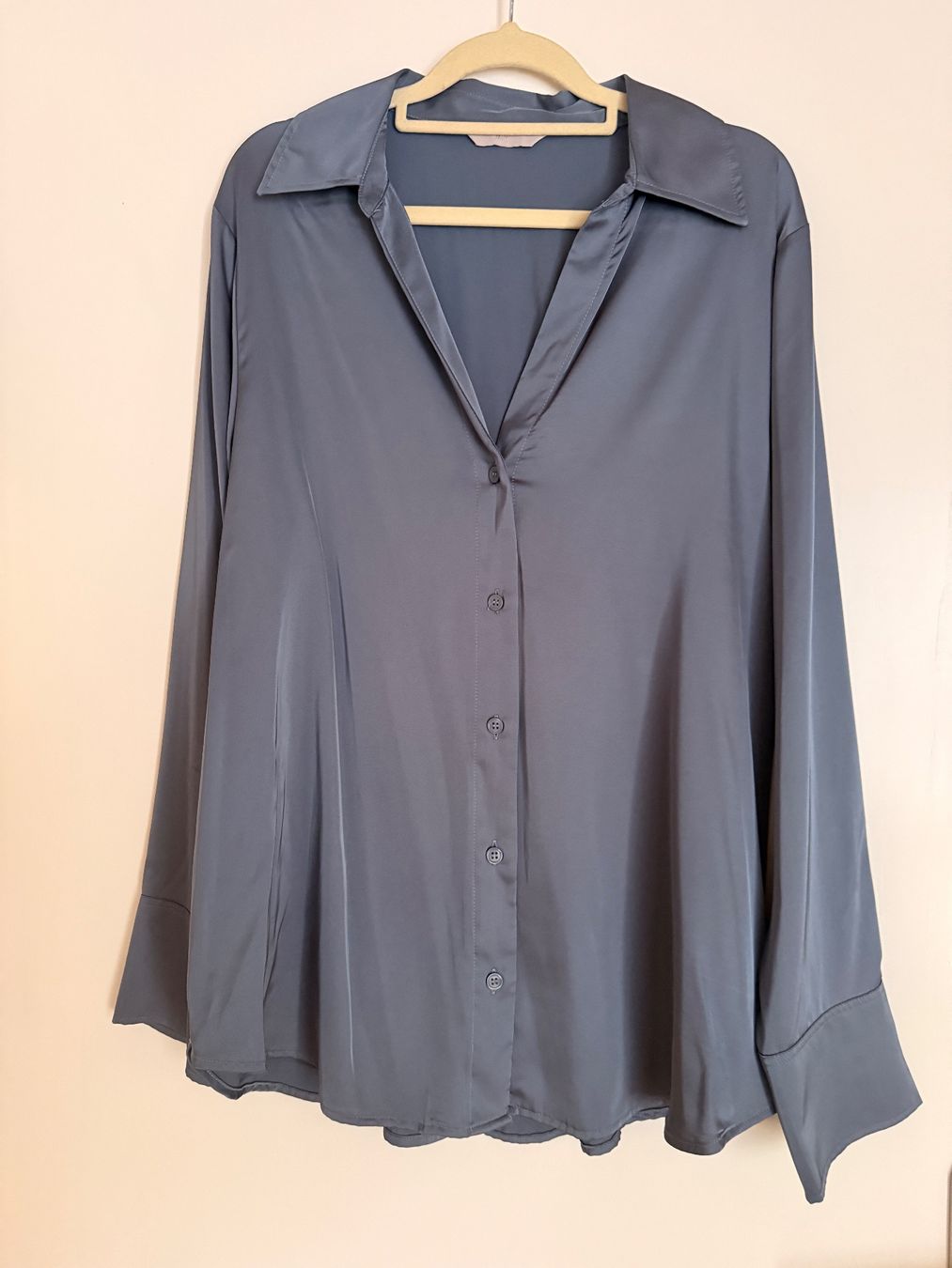 H&M Blusen: Elegante Satinbluse – Gebraucht aus Mastrils von Laura8sevilla