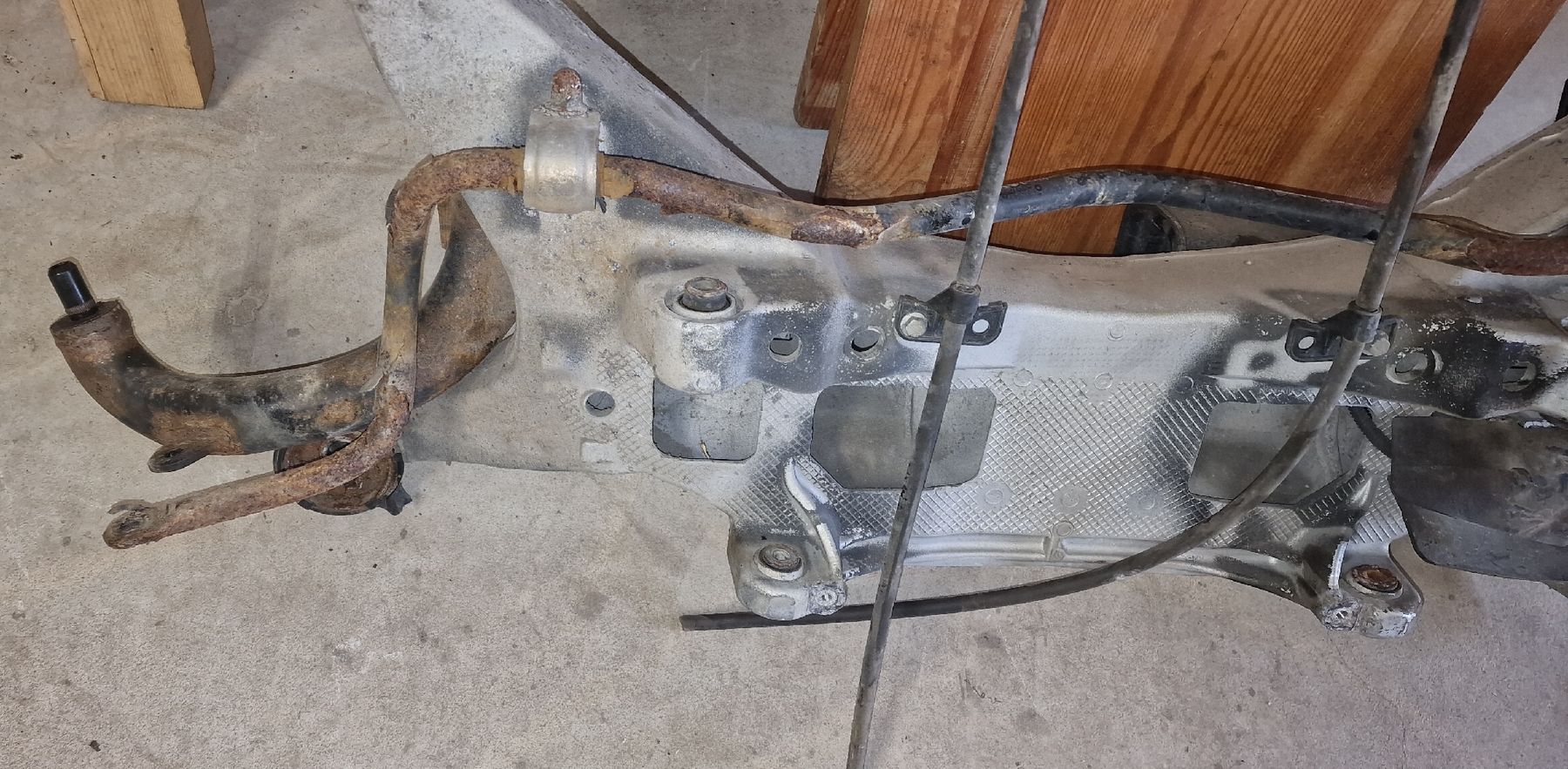 Volvo Tutti pezzi di ricambio auto: Original Volvo Hinterachsträger – Usato da Schalunen venduto da Frost8 2