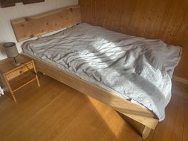 Hochwertiges Engadiner Arven Bettgestell