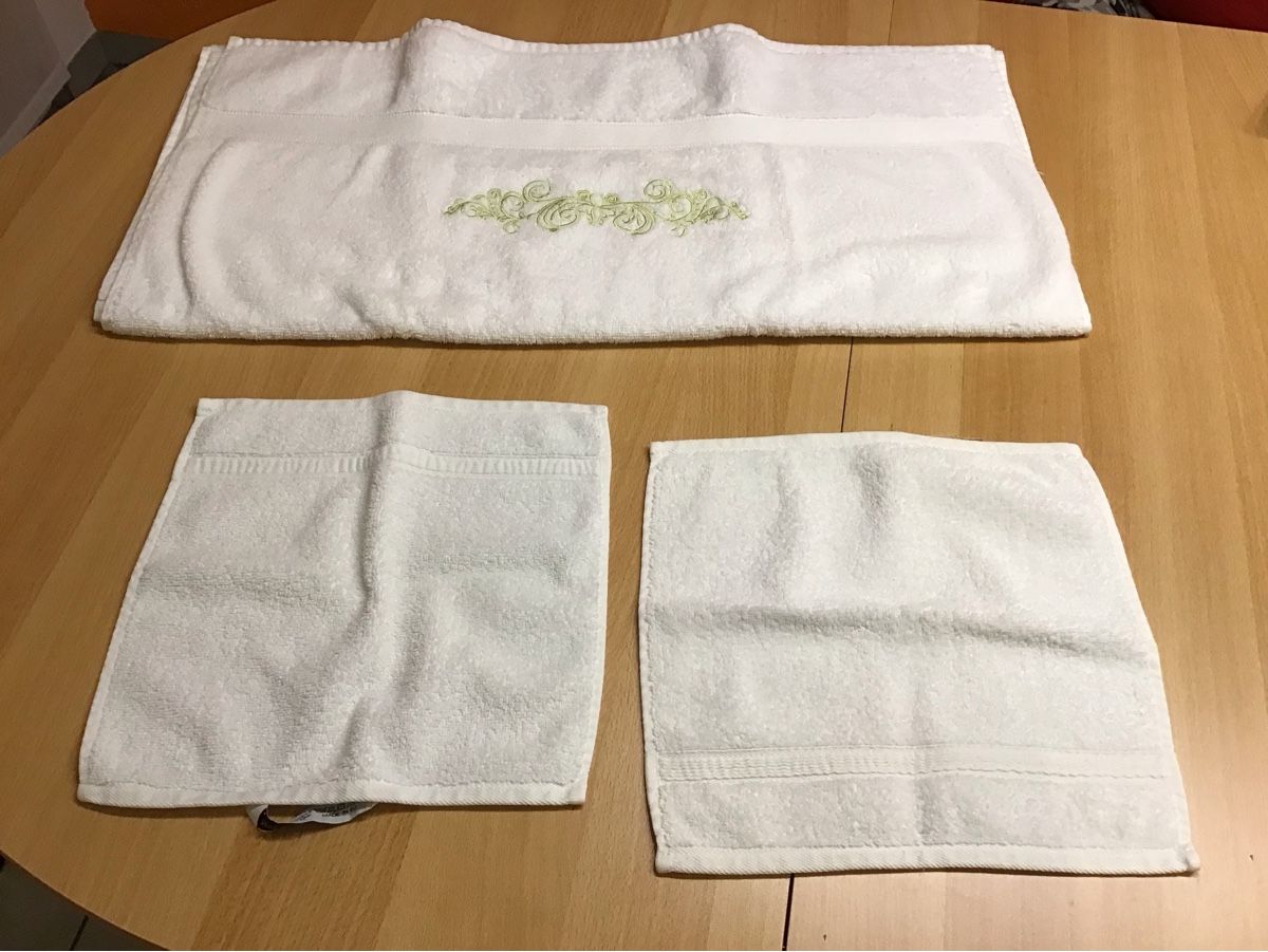 Badetücher: Badetuch - Duschtuch mit zwei waschlappen – Neu (gemäss Beschreibung) aus Trimbach von Mery70