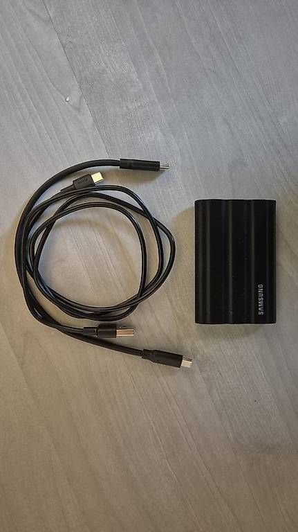 Samsung Disques durs: Samsung Shield T7 4TB SSD – Neuf (Voir description) à Hohenrain par Sven848 2