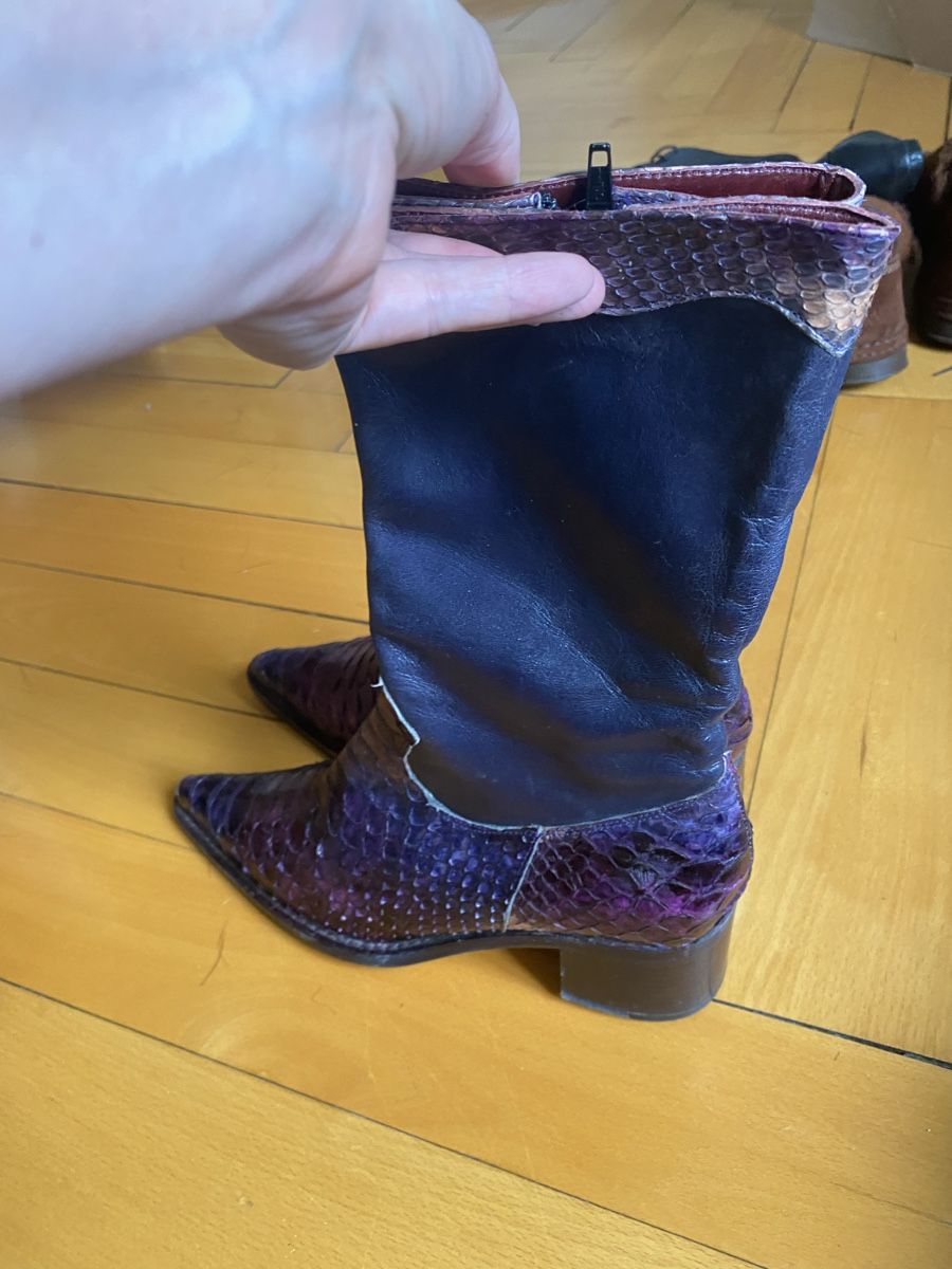 Scarpe da donna: Bottes LARA  37 violettes serpent et cuir – Usato da Küssnacht am Rigi venduto da CALIFRASQUI 2