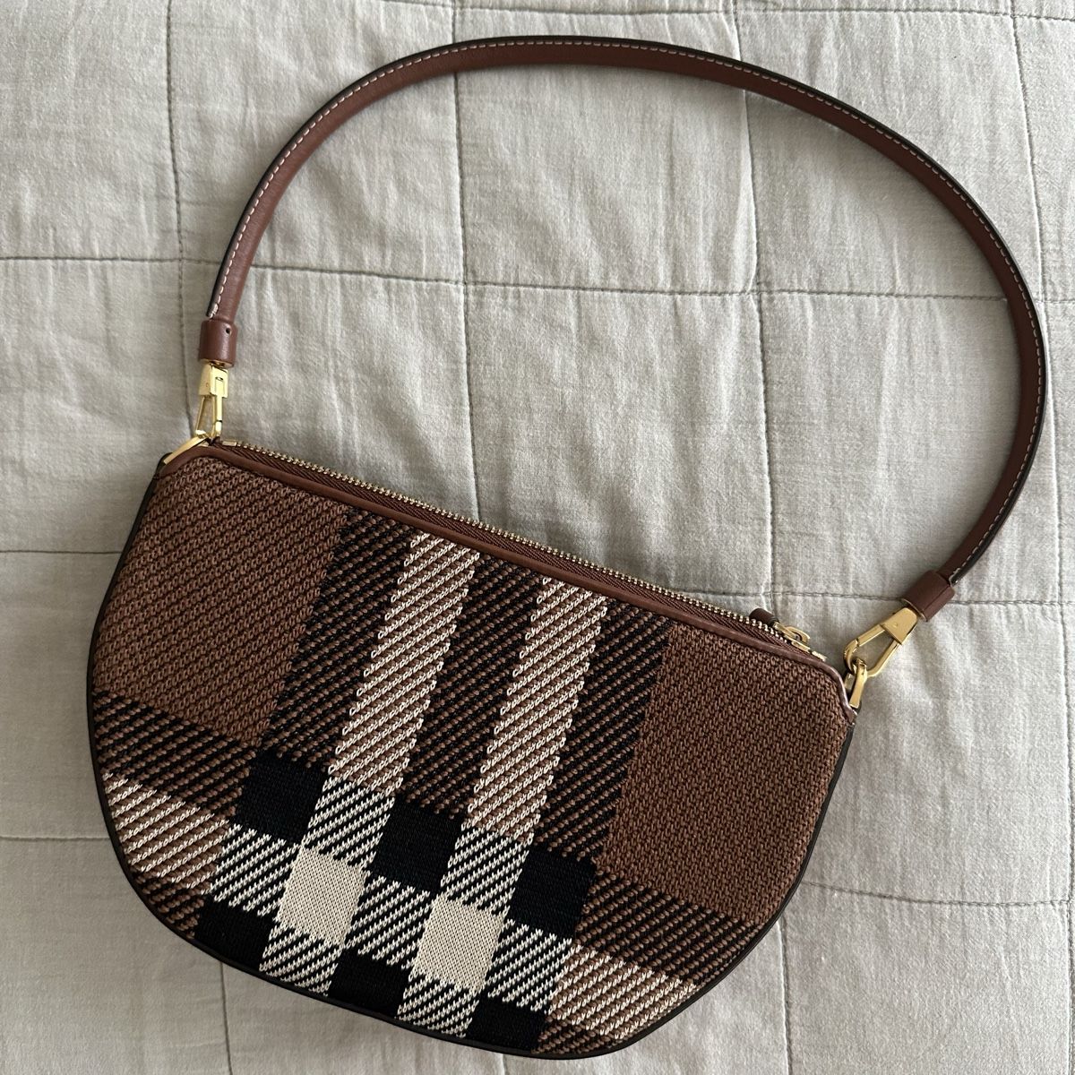 Burberry Borse da donna: Kleine Burberry Schultertasche – Nuovo (secondo la descrizione) da Zürich venduto da Nomase10.