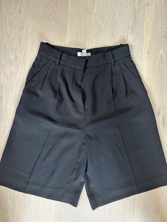 H&M Bermuda Shorts Schwarz Grösse 38 / sehr eng