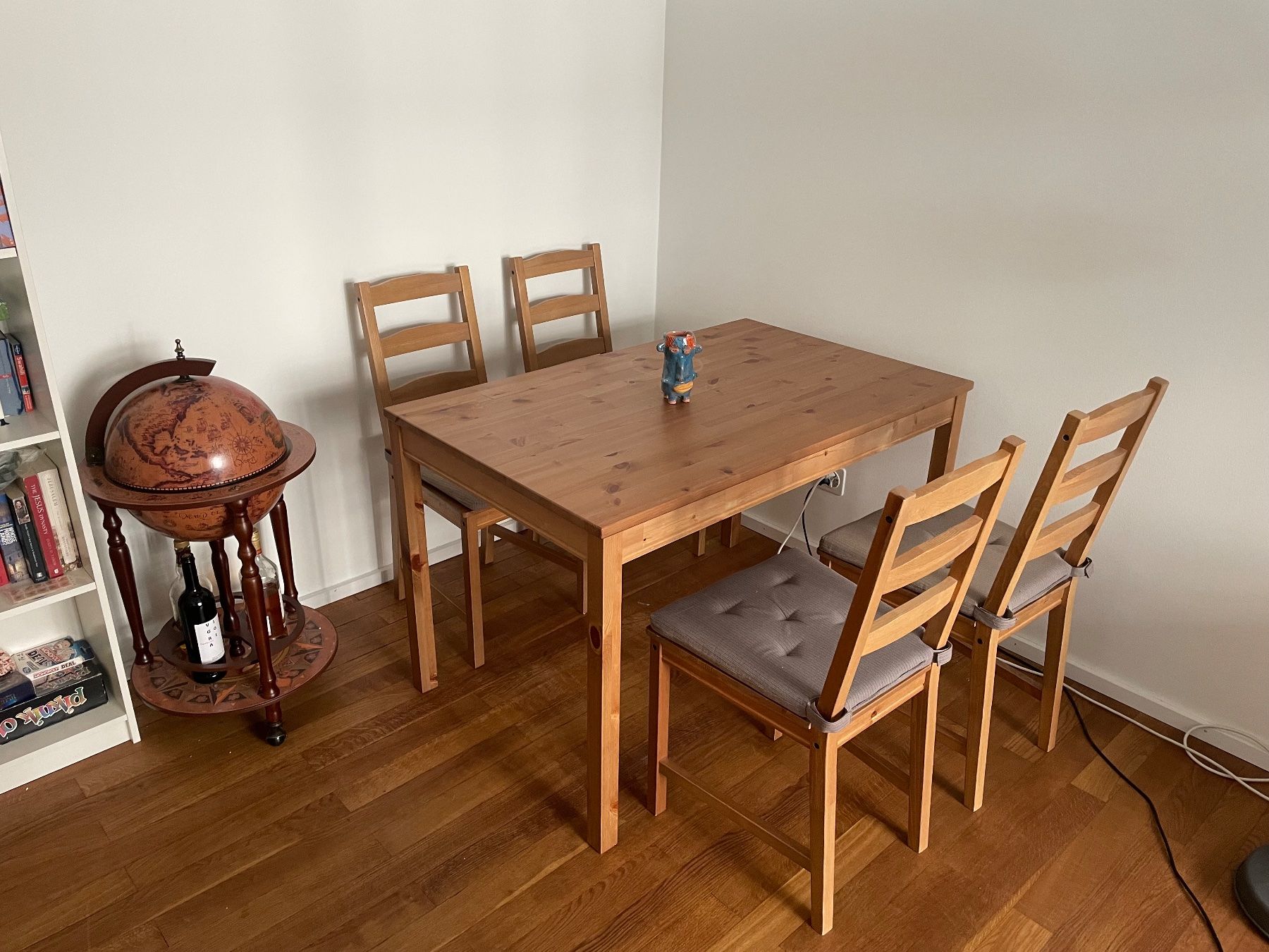 Ikea Set di tavolo e panche: Esstisch mit 4 Stühlen – Usato da Basel venduto da ana_lk2p 1