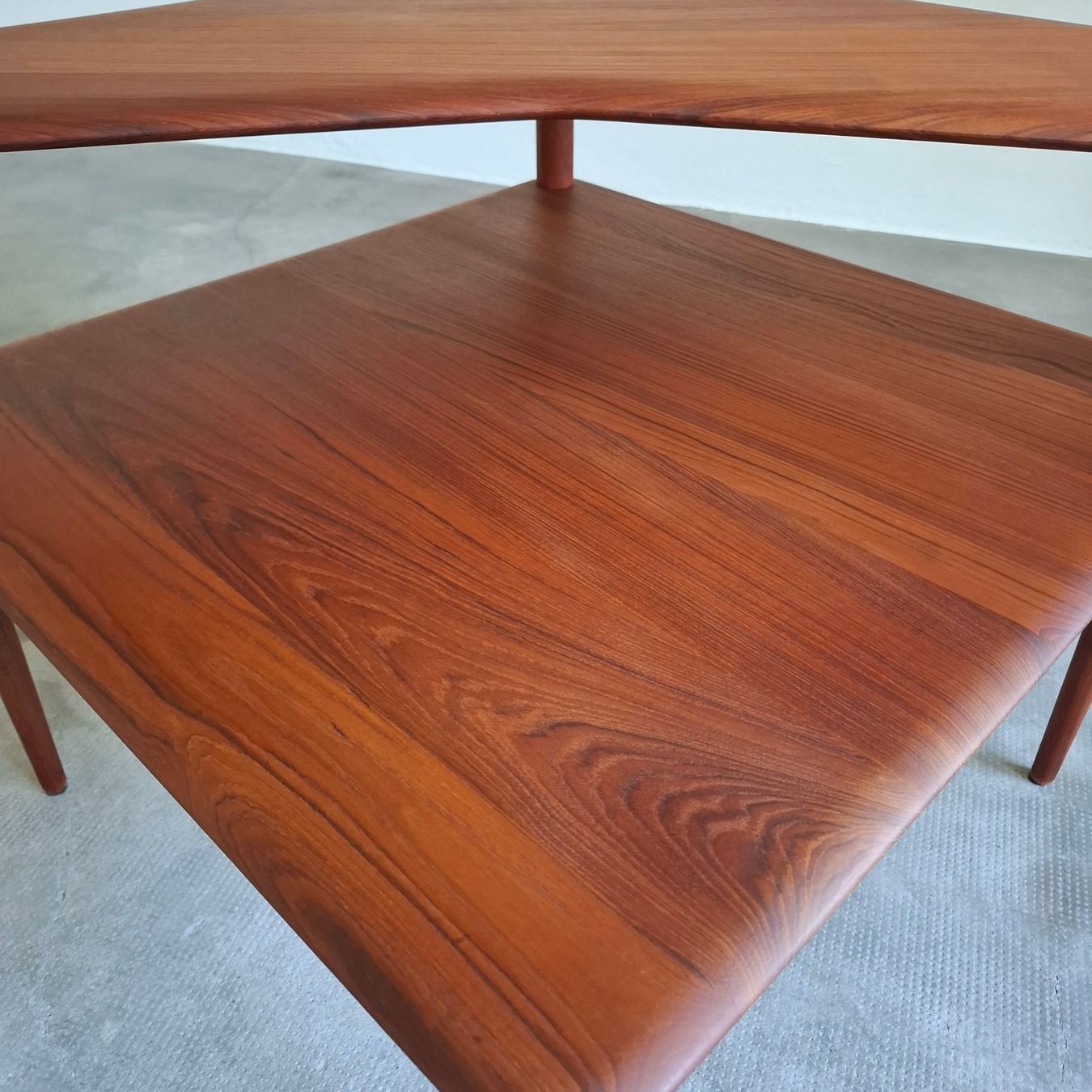 Tavoli: table appoint teak Denmark Minerva 1960 – Usato da Neuchâtel venduto da Rochawood 3