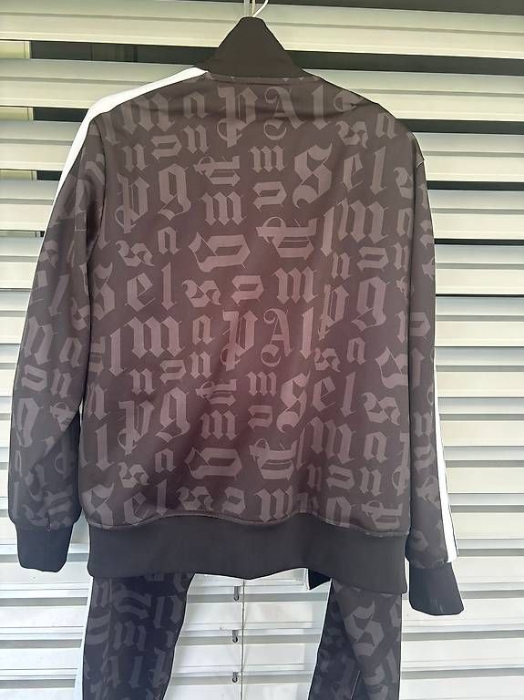 Kleiderpakete: Palm Angels Jacke und Hose – Gebraucht aus Rümlang von NeomiM 1