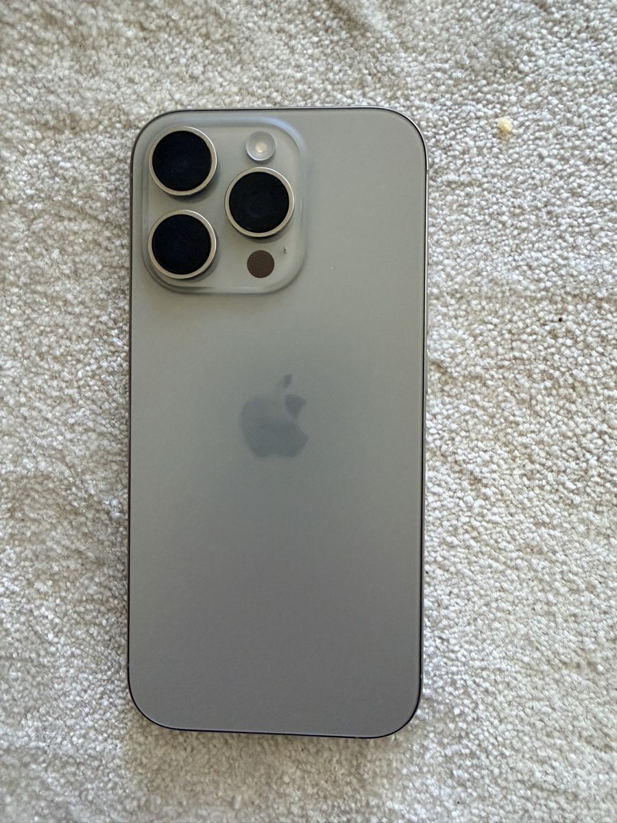Apple Telefoni cellulari / Smartphones: iPhone 16 pro zu verkaufen – Nuovo (secondo la descrizione) da Schliern b. Köniz venduto da del_65tn 1