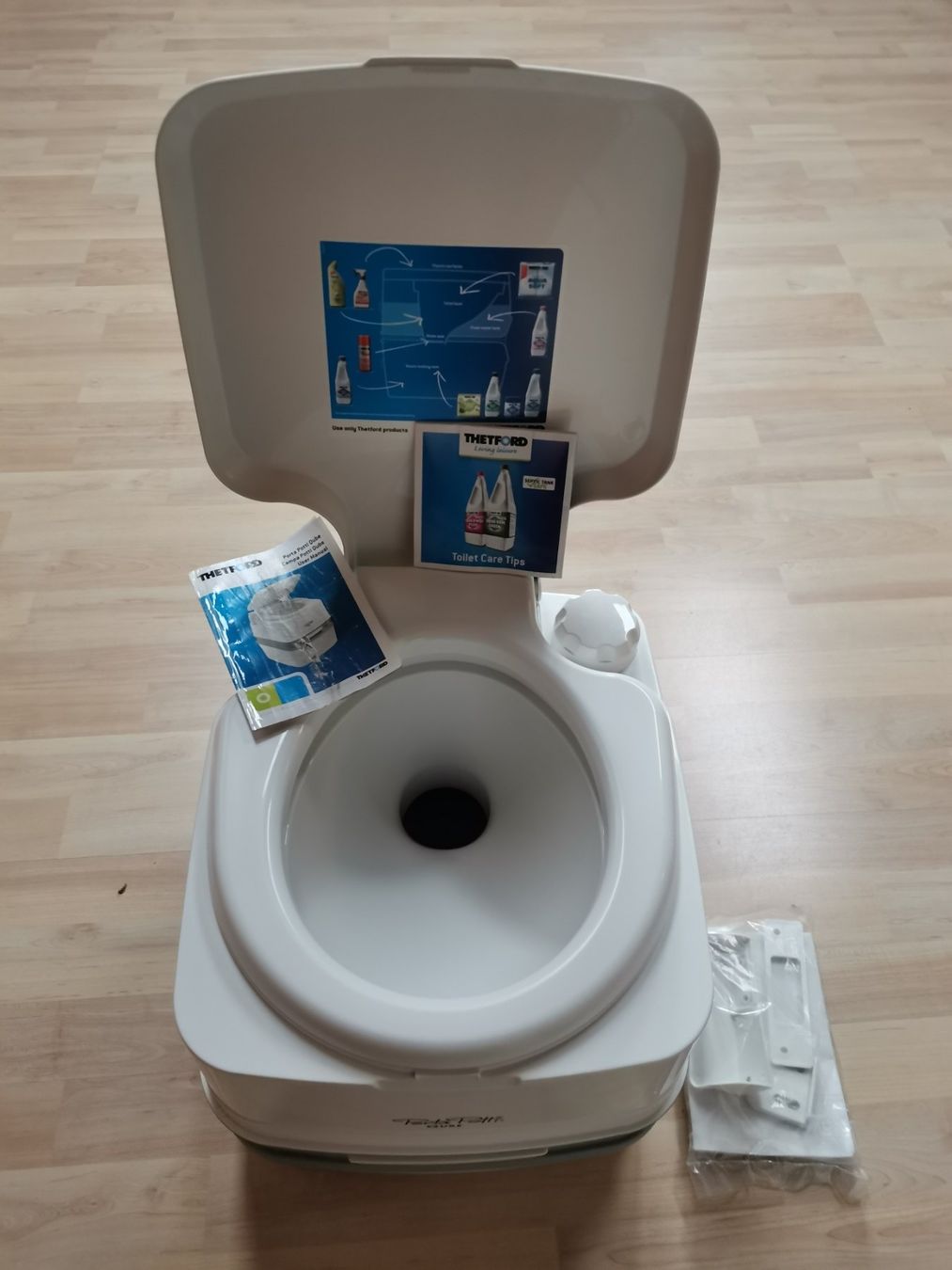 Thetford WC: Porta Potti Qube 335 – Nuovo (secondo la descrizione) da Waldstatt venduto da Wengi3 2
