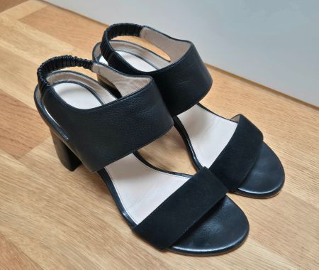 Stuart Weitzman Sandalen, Schwarz, Gr. 38, Top Zustand