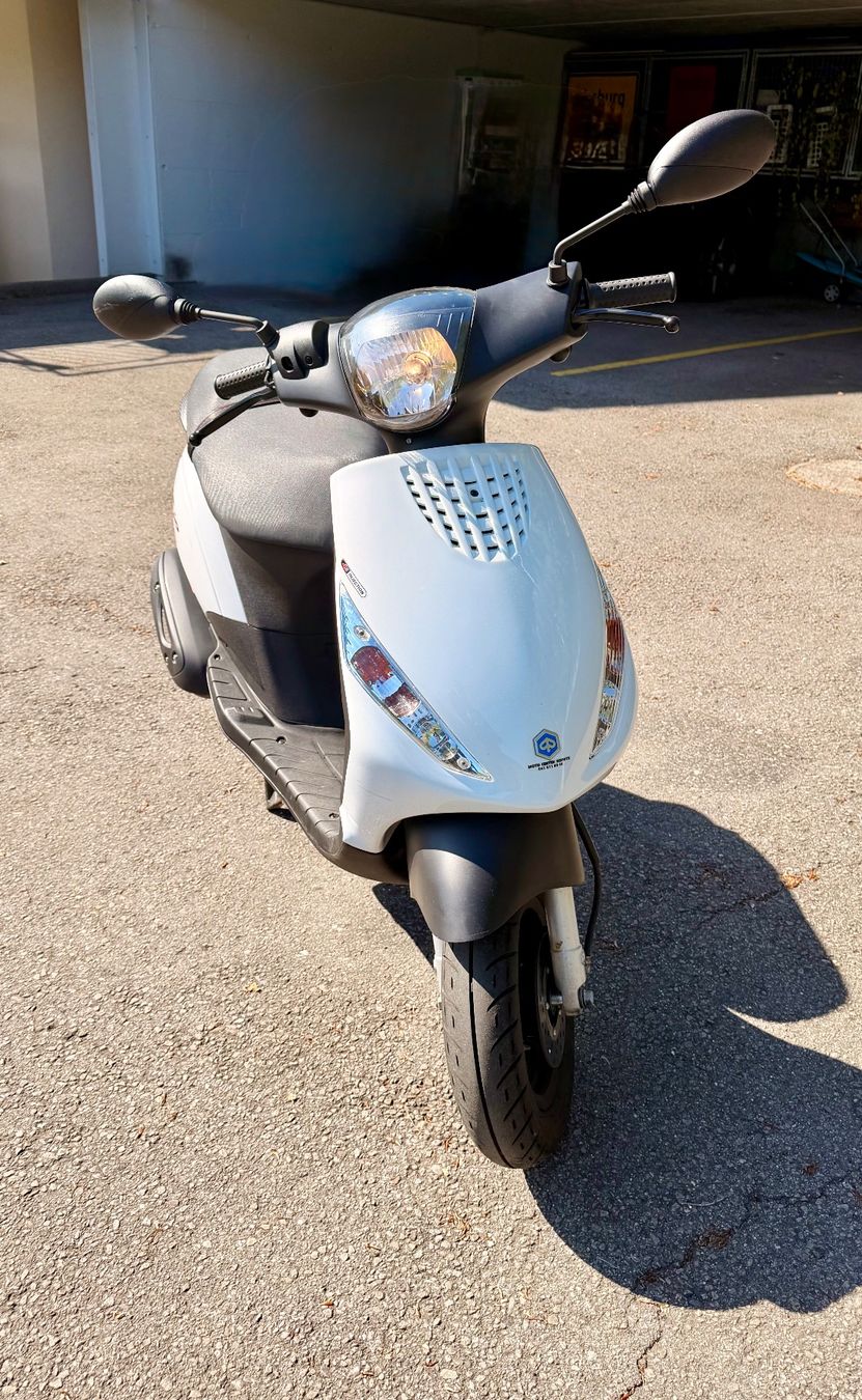 Piaggio Strada: Piaggio ZIP 50 weiss – Usato da Gersau venduto da walin_6442 5