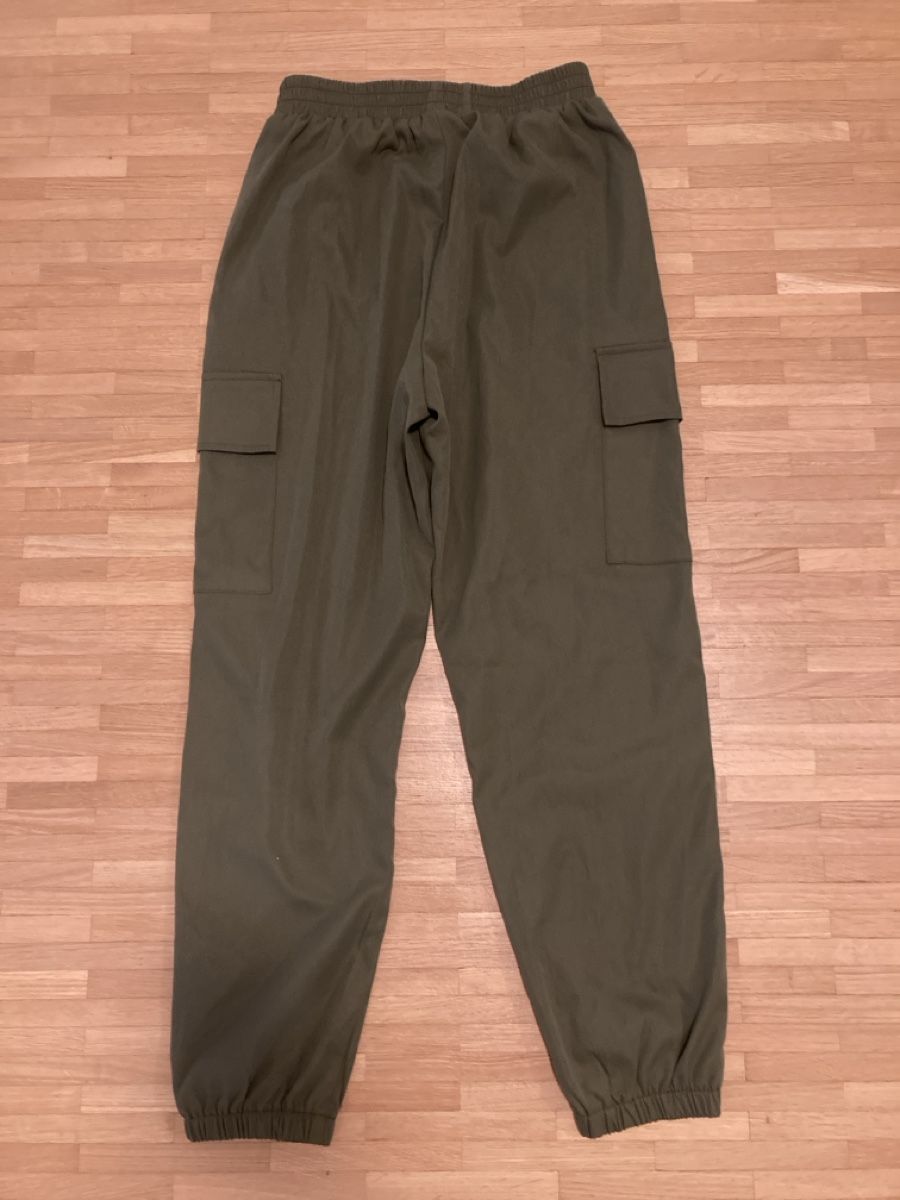 Shein Pantaloni: Cargo Hose militärgrün – Usato da Urtenen-Schönbühl venduto da alessibas 1